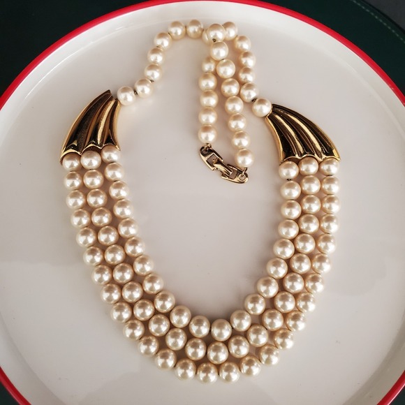 NAPIER Vintage Gold Tone & Faux Pearl Three Strand Necklace Classic Dressy 80's - Picture 2 of 8
